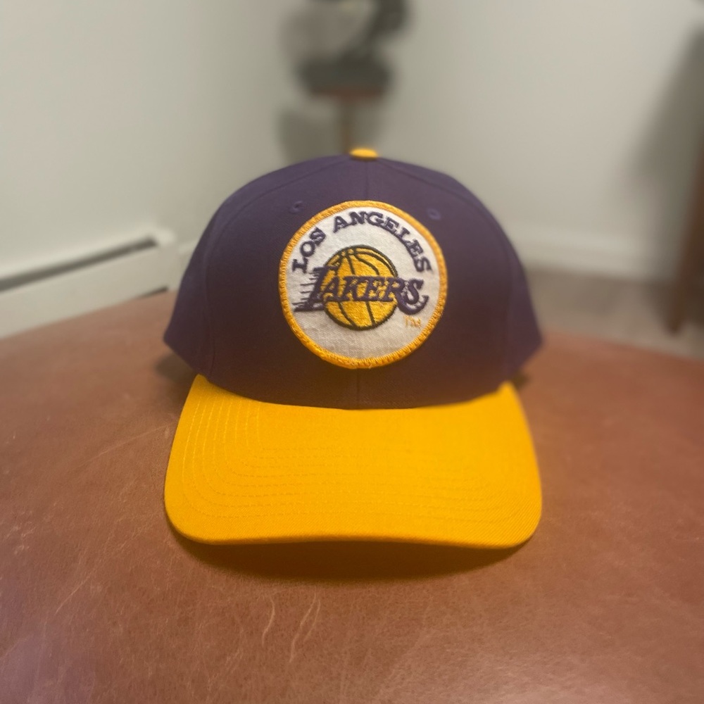 ❌SOLD❌ LA Lakers vintage trucker hat.